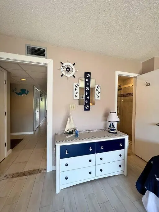 Quiet-Relaxing-Modern-Sleeps 8 Walk To The Beach! Panama City Beach Villa